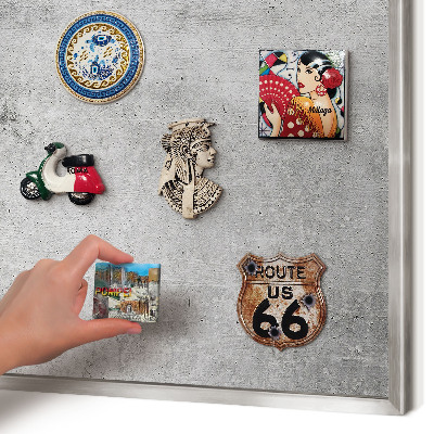 Magneetbord voor souvenir magneten met zilveren lijst Betonpatroon