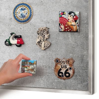 Magneetbord voor souvenir magneten met zilveren lijst Betonpatroon