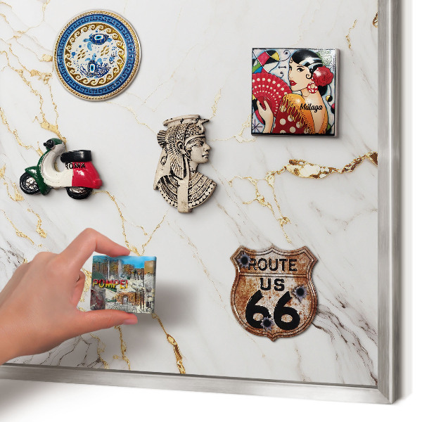 Decoratief metalen magneetbord in een zilveren lijst Marmeren elegantie
