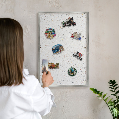 Magneetbord voor souvenir magneten met zilveren lijst Terrazzo-patroon