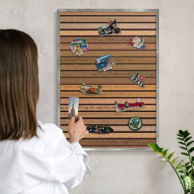 Magneetbord voor souvenir magneten met zilveren lijst Warme riemen