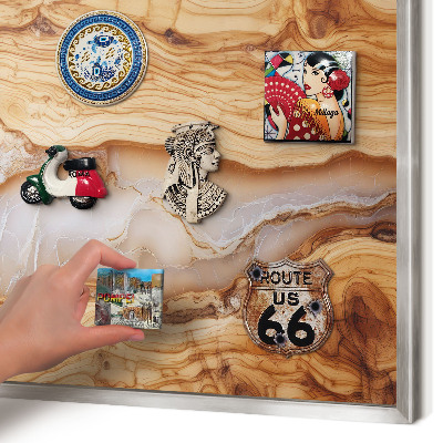 Magneetbord voor souvenir magneten met zilveren lijst Houten elegantie