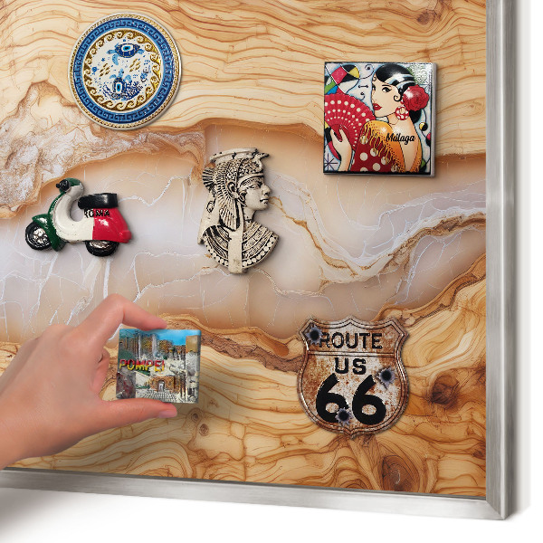 Magneetbord voor souvenir magneten met zilveren lijst Houten elegantie