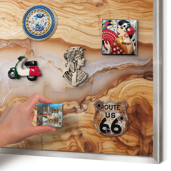 Magneetbord voor souvenir magneten met zilveren lijst Houten elegantie