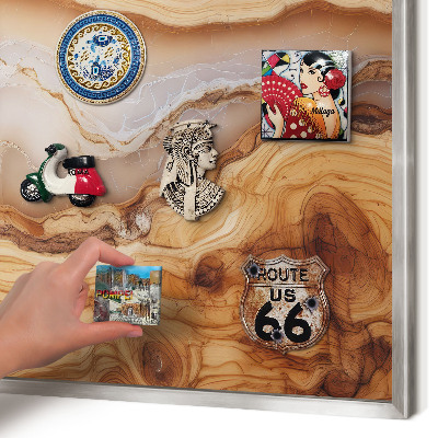 Magneetbord voor souvenir magneten met zilveren lijst Houten elegantie