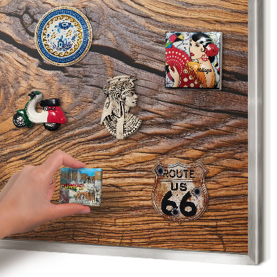 Magneetbord voor souvenir magneten met zilveren lijst Houtstructuur
