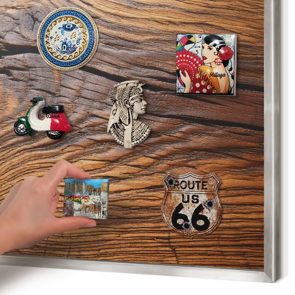 Magneetbord voor souvenir magneten met zilveren lijst Houtstructuur