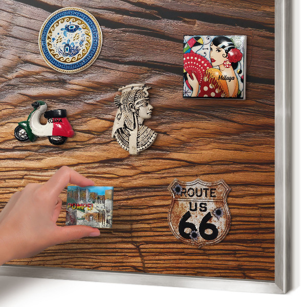 Magneetbord voor souvenir magneten met zilveren lijst Houtstructuur