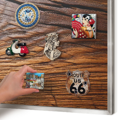 Magneetbord voor souvenir magneten met zilveren lijst Houtstructuur