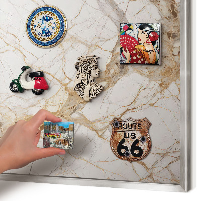 Magneetbord voor souvenir magneten met zilveren lijst Marmeren elegantie