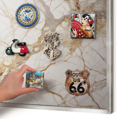 Magneetbord voor souvenir magneten met zilveren lijst Marmeren elegantie