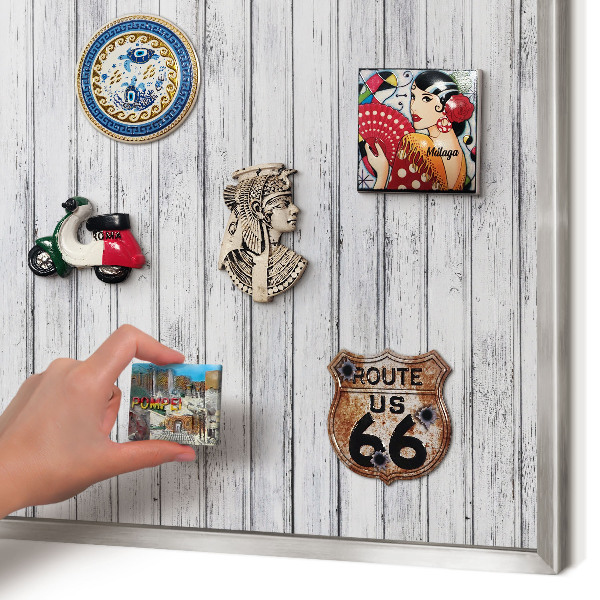 Decoratief metalen magneetbord in een zilveren lijst Licht hout