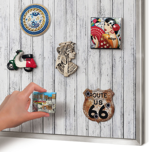 Decoratief metalen magneetbord in een zilveren lijst Licht hout