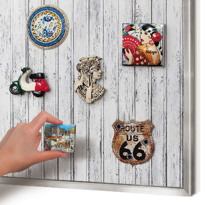 Decoratief metalen magneetbord in een zilveren lijst Licht hout