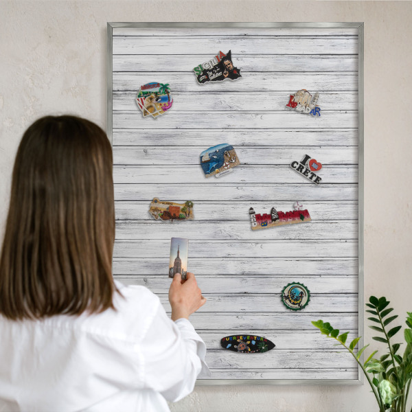 Decoratief metalen magneetbord in een zilveren lijst Licht hout