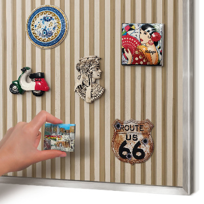 Magneetbord voor souvenir magneten met zilveren lijst Houten latten