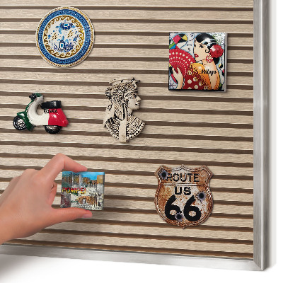 Decoratief metalen magneetbord in een zilveren lijst Rustige structuur