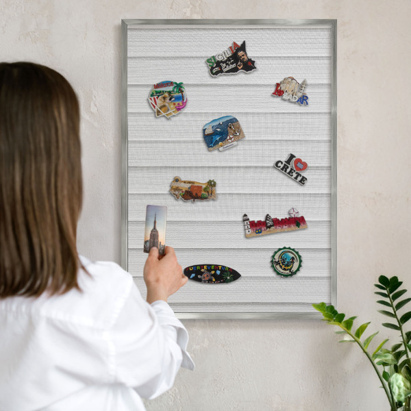 Magneetbord voor souvenir magneten met zilveren lijst Minimalistische strepen