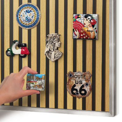 Decoratief metalen magneetbord in een zilveren lijst Houten ritmes