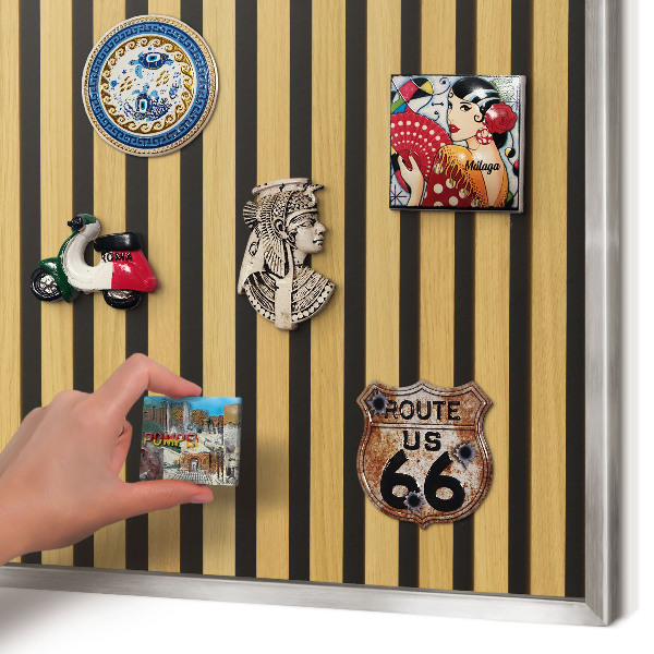 Decoratief metalen magneetbord in een zilveren lijst Houten ritmes