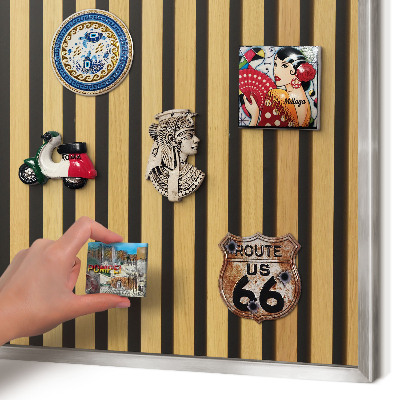 Decoratief metalen magneetbord in een zilveren lijst Houten ritmes