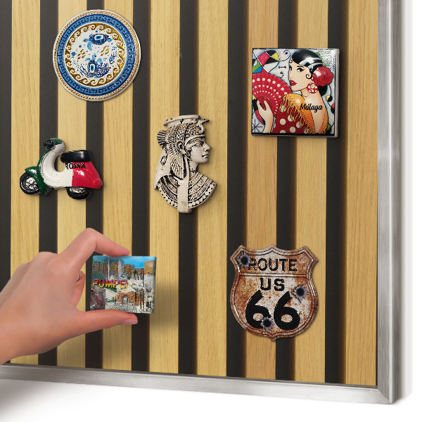 Decoratief metalen magneetbord in een zilveren lijst Houten ritmes