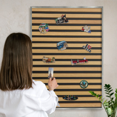 Decoratief metalen magneetbord in een zilveren lijst Houten ritmes