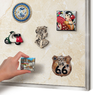 Magneetbord voor souvenir magneten met zilveren lijst Delicaat marmer