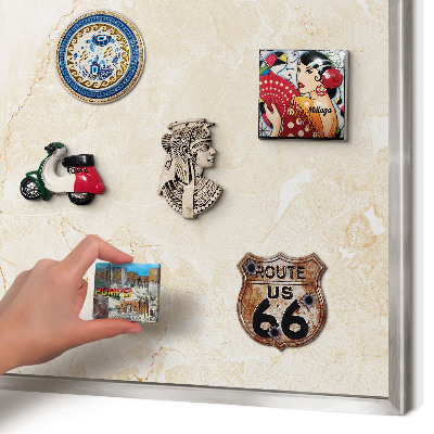 Magneetbord voor souvenir magneten met zilveren lijst Delicaat marmer