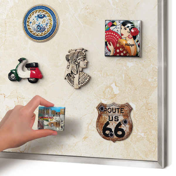 Magneetbord voor souvenir magneten met zilveren lijst Delicaat marmer
