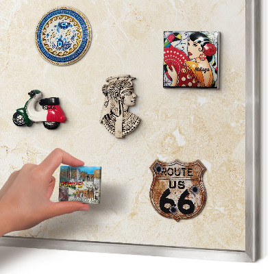 Magneetbord voor souvenir magneten met zilveren lijst Delicaat marmer