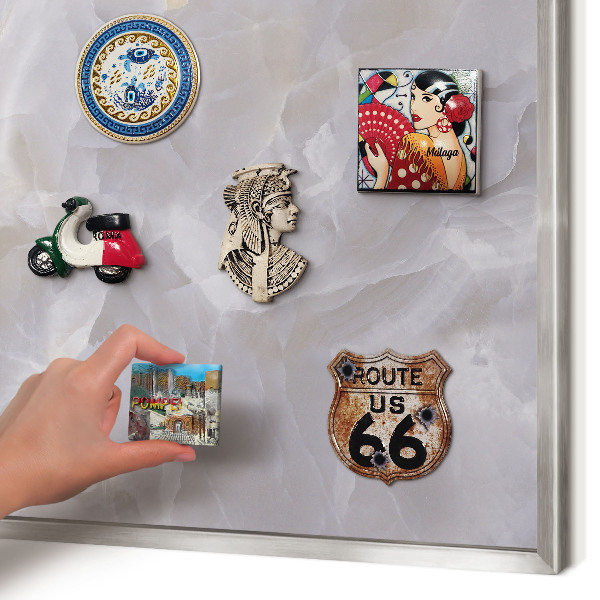 Magneetbord voor souvenir magneten met zilveren lijst Grijze elegantie