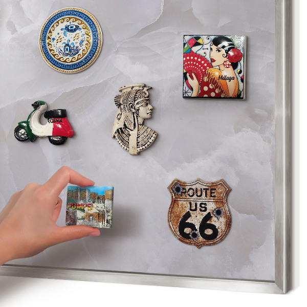 Magneetbord voor souvenir magneten met zilveren lijst Grijze elegantie
