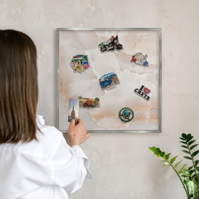 Decoratief metalen magneetbord in een zilveren lijst Subtiele golven