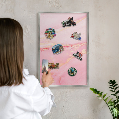 Magneetbord voor souvenir magneten met zilveren lijst Roze elegantie