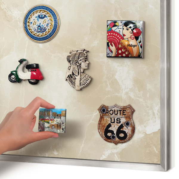 Decoratief metalen magneetbord in een zilveren lijst Marmerpatroon