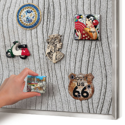 Decoratief metalen magneetbord in een zilveren lijst Grijze golven