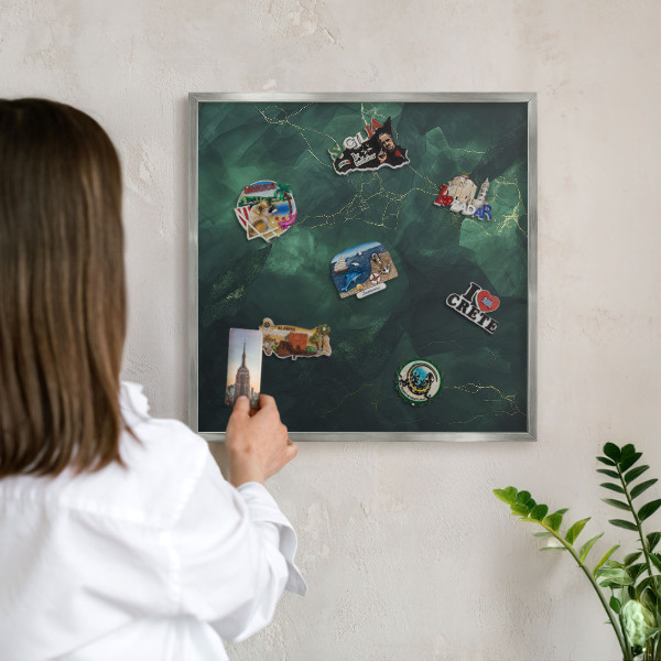 Magneetbord voor souvenir magneten met zilveren lijst Groene diepte