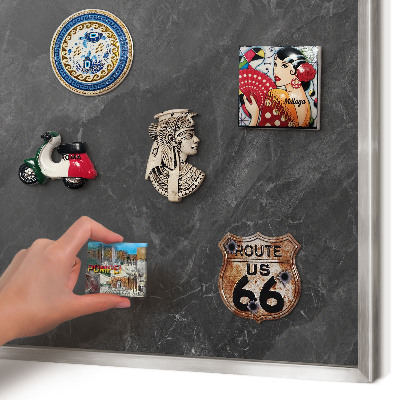 Decoratief metalen magneetbord in een zilveren lijst Grijze elegantie