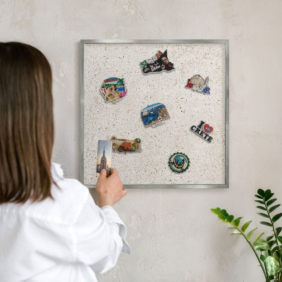 Magneetbord voor souvenir magneten met zilveren lijst Fijne achtergrond