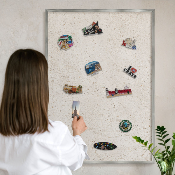 Magneetbord voor souvenir magneten met zilveren lijst Fijne achtergrond
