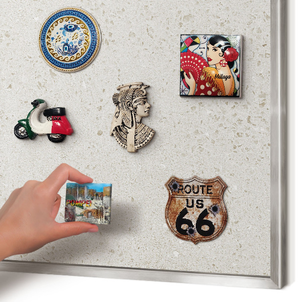 Decoratief metalen magneetbord in een zilveren lijst Subtiele elegantie
