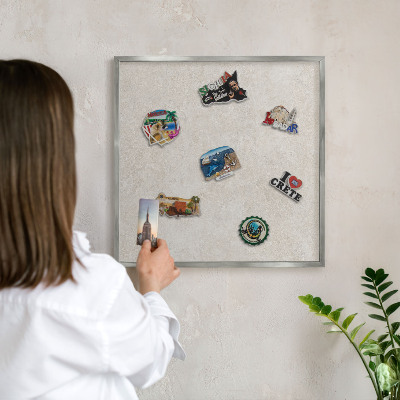 Decoratief metalen magneetbord in een zilveren lijst Natuurlijke elegantie