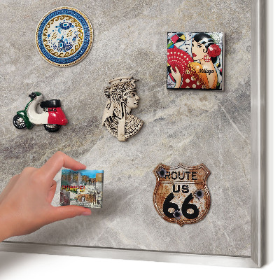 Decoratief metalen magneetbord in een zilveren lijst Steenstructuur