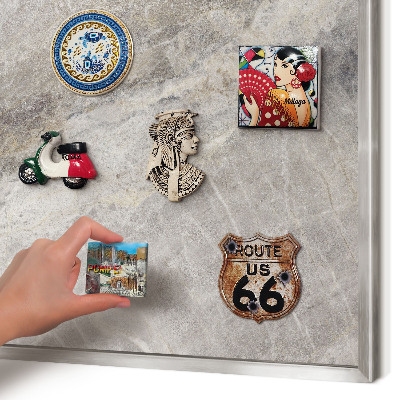 Decoratief metalen magneetbord in een zilveren lijst Steenstructuur