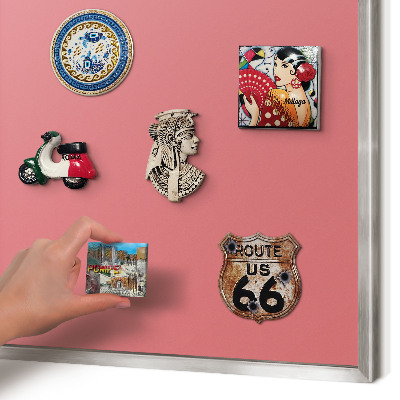 Decoratief metalen magneetbord in een zilveren lijst Zalmkleur
