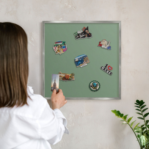 Magneetbord voor souvenir magneten met zilveren lijst Gedempt groen