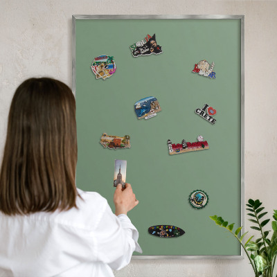Magneetbord voor souvenir magneten met zilveren lijst Gedempt groen