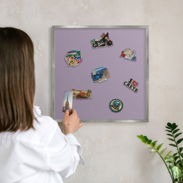 Decoratief metalen magneetbord in een zilveren lijst Lila paars