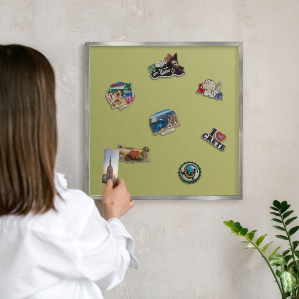 Magneetbord voor souvenir magneten met zilveren lijst Groene vintage